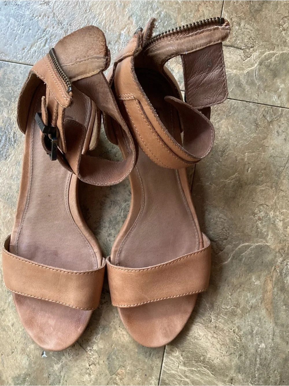 UGG char Womens Ankle-Strap Wedge Sandals -  Brown